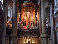 das Theater-Szenen-gleiche Altarbild