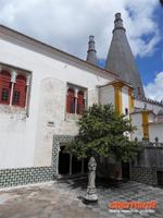 die Schornsteine der Küche sind weithin sichtbar