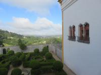 Der Nationalpalast von Sintra – Blick in den Schlossgarten und das Umland