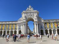 Lissabon – Praca do Comércio mit dem Triumphbogen