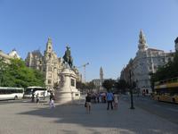 Hauptplatz mit dem Reiterstandbild von Don Pedro IV.