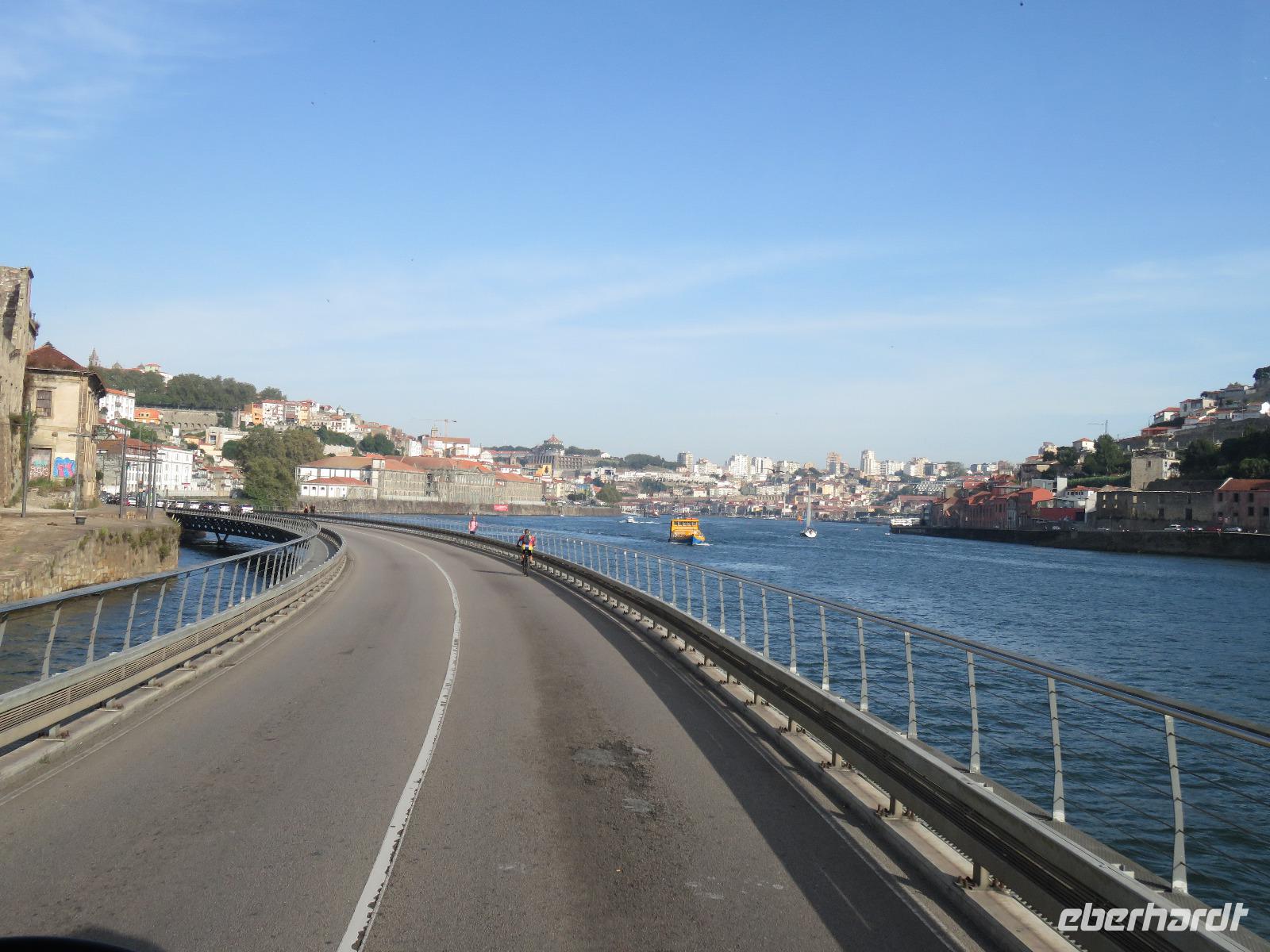 Einfahrt in die Stadt Porto