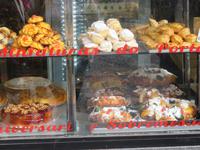 Blick ins Ladengeschäft eines Bäckers