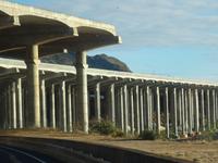 Fahrt unter dem Flughafen hindurch