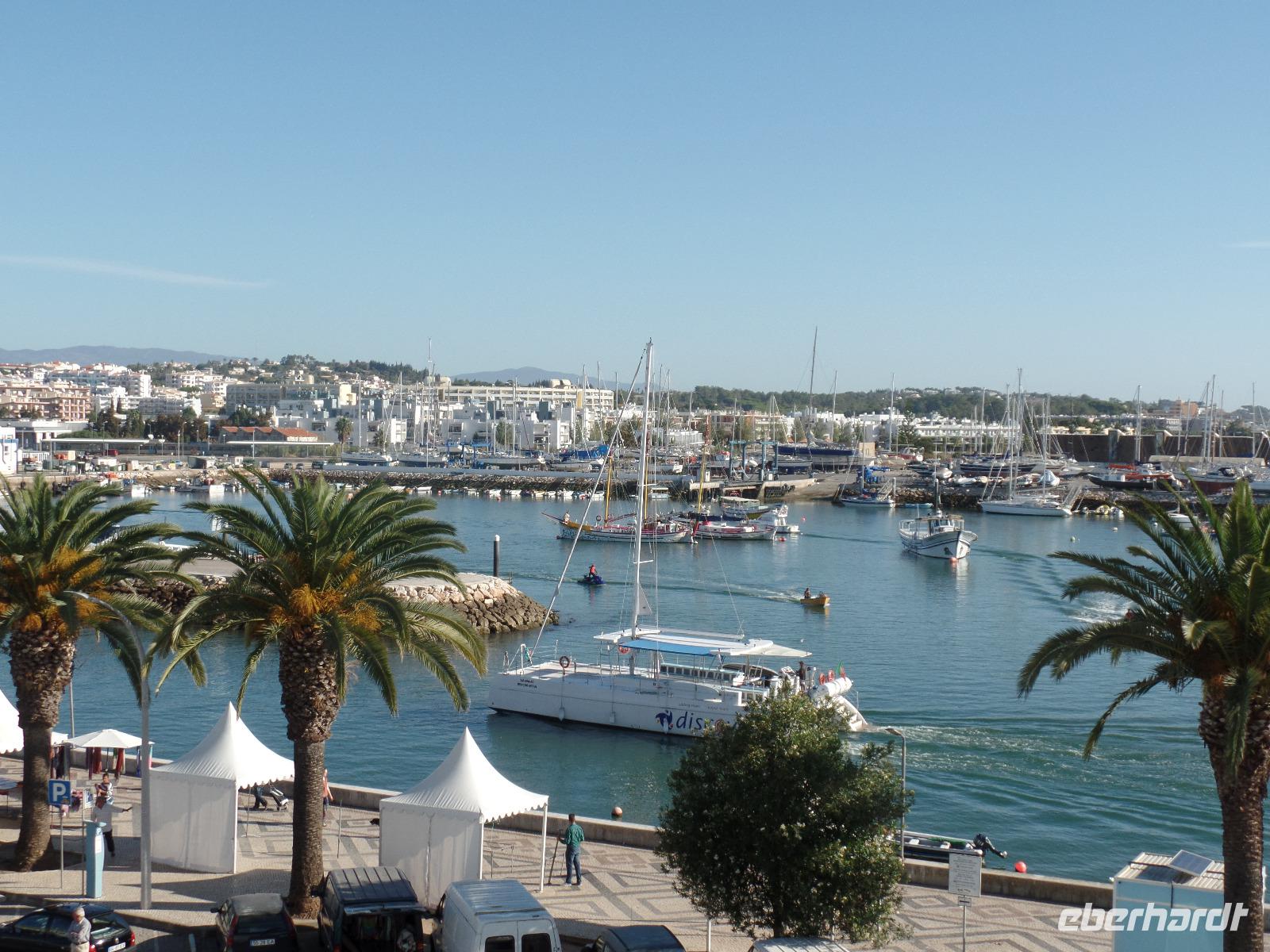 Singlereise Portugal _ Blick zum Hafenkanal von Lagos