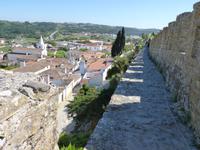 Begehbare Stadtmauer in Obidos
