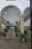 Eingang des Nonnenklosters in Guimares