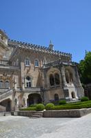 Palast mit Grünanlage in Bussaaco