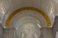 Innenraum der Basilika über dem Altar