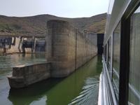 Portugal, Douro Kreuzfahrt, Schleuseneinfahrt