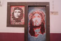 Türen aus Recyclingmaterial in Camara de Lobos