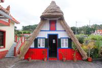 Strohgedeckte Häuser in Santana