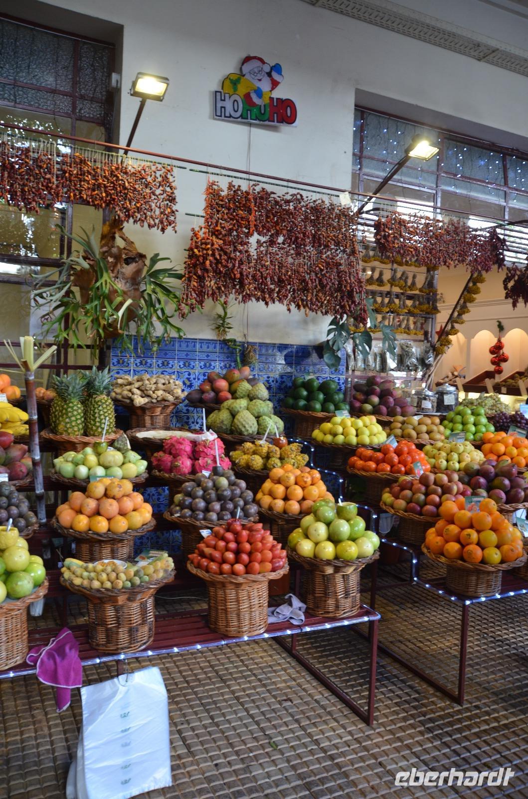 Obststand in der Markthalle von Funchal