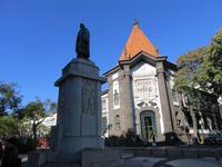 Bank von Portugal mit dem Zarco-Denkmal