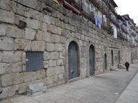 Porto - alte Stadtmauer an der Ribeira