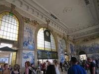 Wandfliesen im Bahnhof