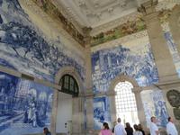 Wandfliesen im Bahnhof