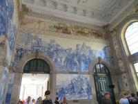 Wandfliesen im Bahnhof