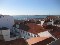 Stadtrundgang Lissabon - auf dem Weg zum Castelo Sao Jorge - Blick über die Dächer der Altstadt Baixa