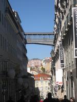 Stadtrundgang Lissabon - Brücke über die Rua do Carmo zur Aussichtsplattform des Elevador Santa Justa