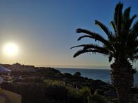 Blick vom Hotelpool in Richtung Küste