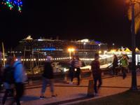 Kreuzfahrtschiff im Hafen von Funchal 
