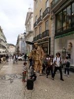 STRASSENKÜNSTLER IN LISSABON