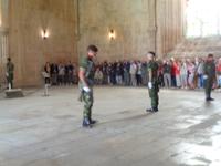 Kloster Batalha - Wachablösung am Denkmal des unbekannten Soldaten