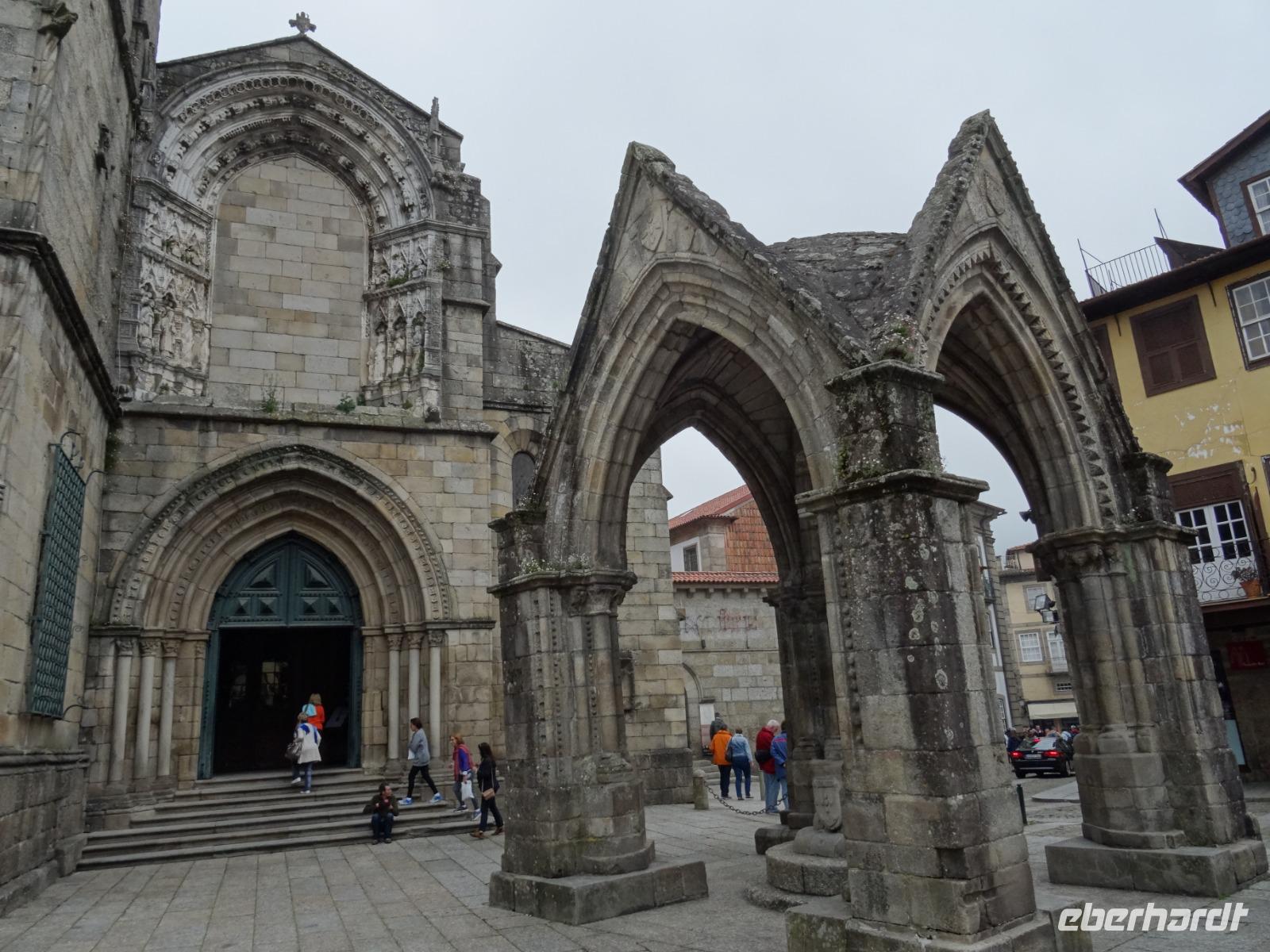 Guimaraes - Platz des Klosters unser lieben Frau Olivera