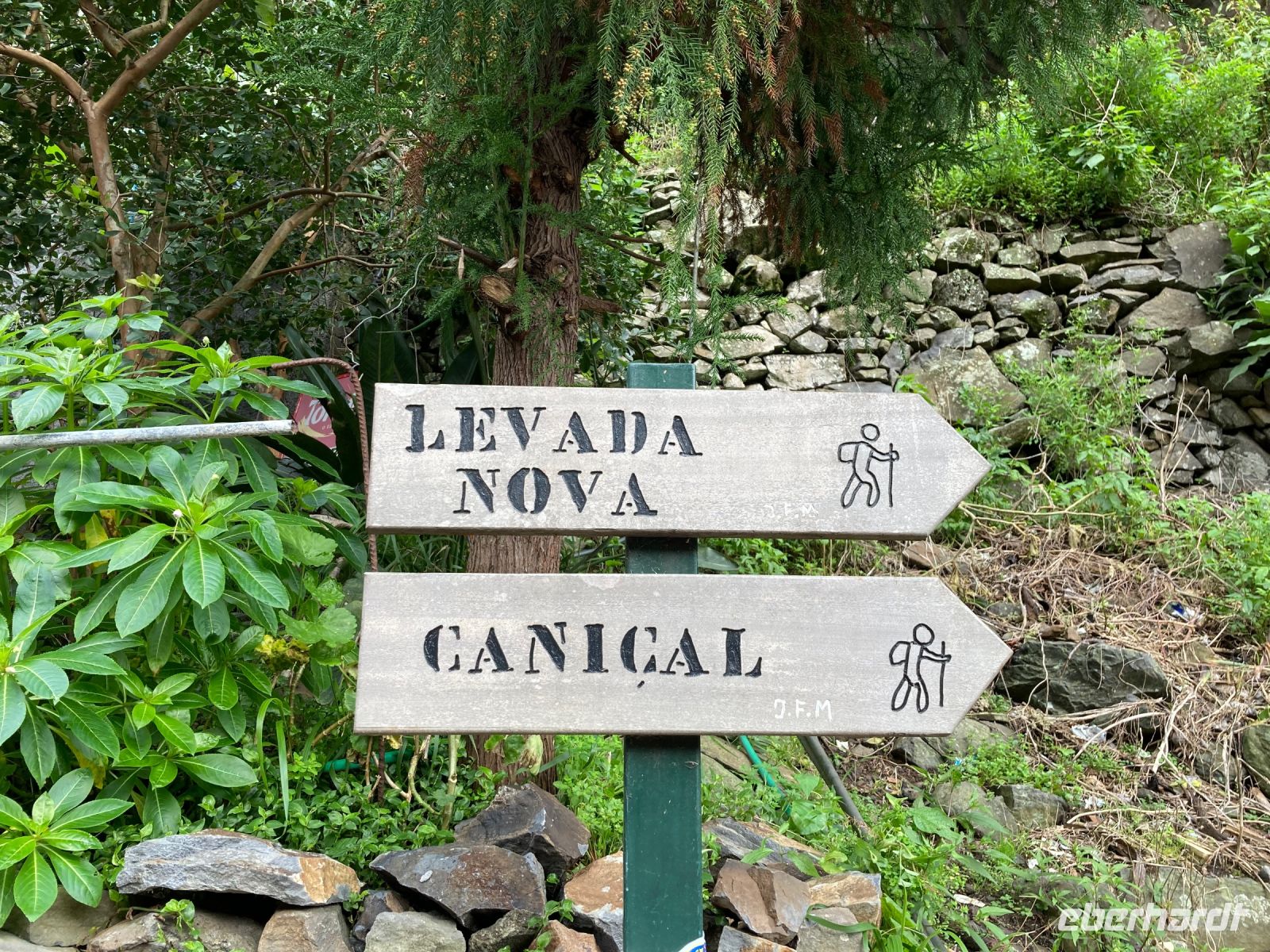 Immer der Beschilderung entlang…