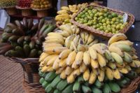 08 verschiedene Bananen in der Markthalle