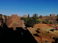 Castilo de Silves oberhalb des Rio Arade aus dem 12./13. Jahrhundert.jpg