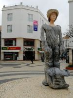 Skulptur und Denkmal Dom Sebastião (König Sebastião I., „der Ersehnte“) am Platz Gil Eanes in Lagos.jpg