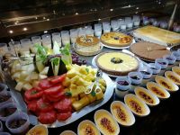 mit Liebe zubereitete Süß-Speisen und gereifte Südfrüchte.jpg