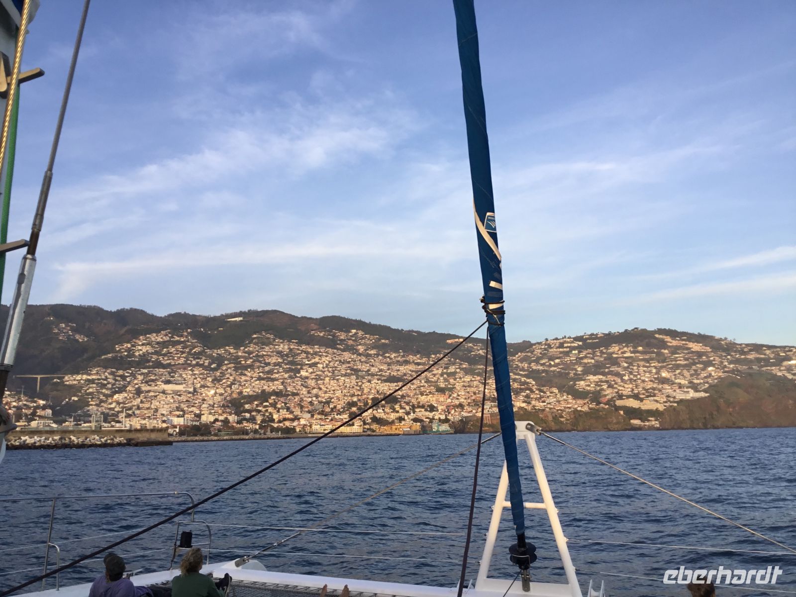 Perspektivwechsel -Blick auf Funchal vom Meer aus