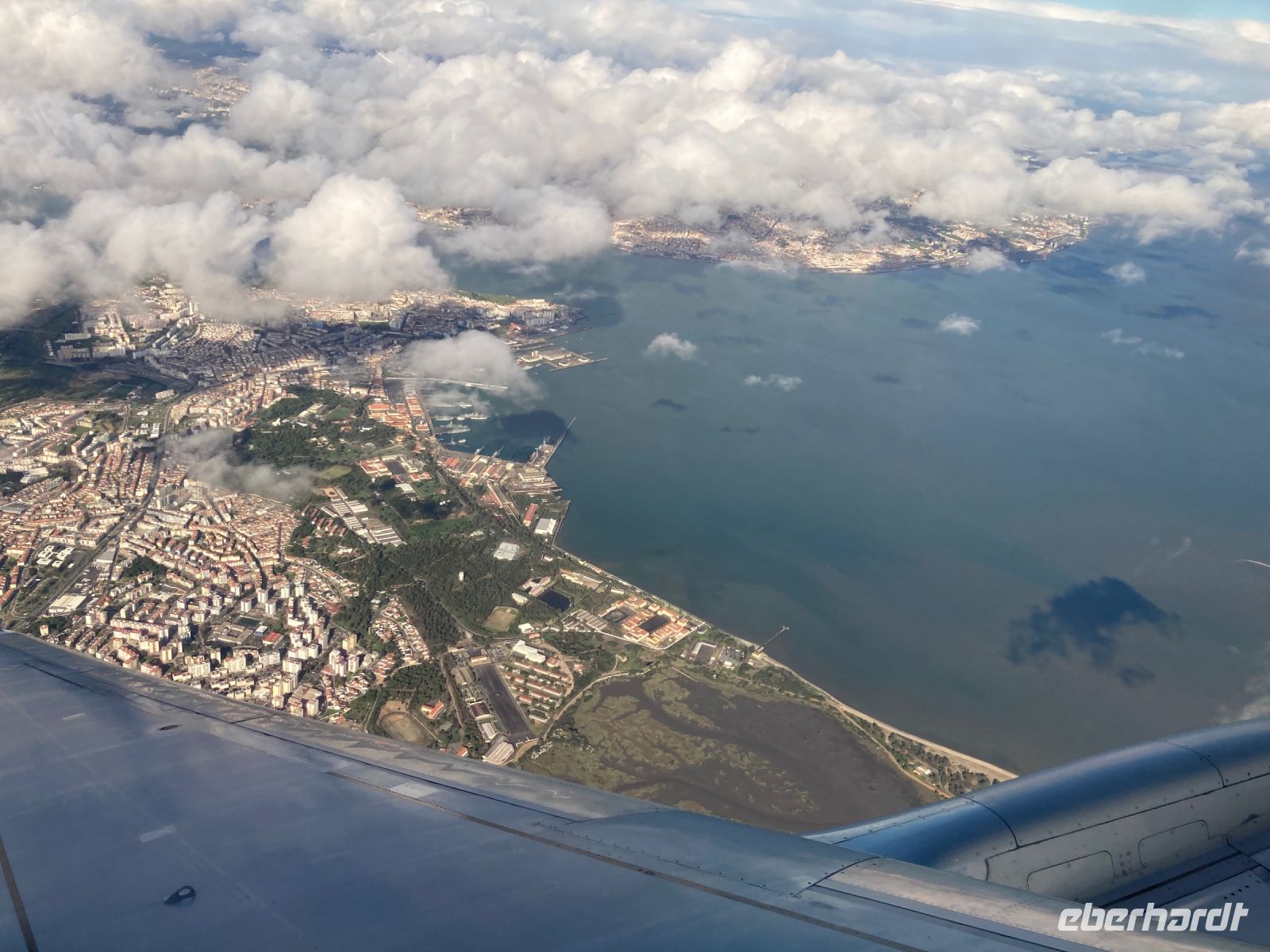 Flug über Lissabon