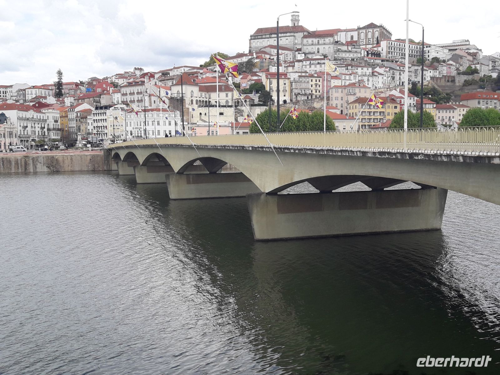 Coimbra - Gesamtansicht vom Mondego