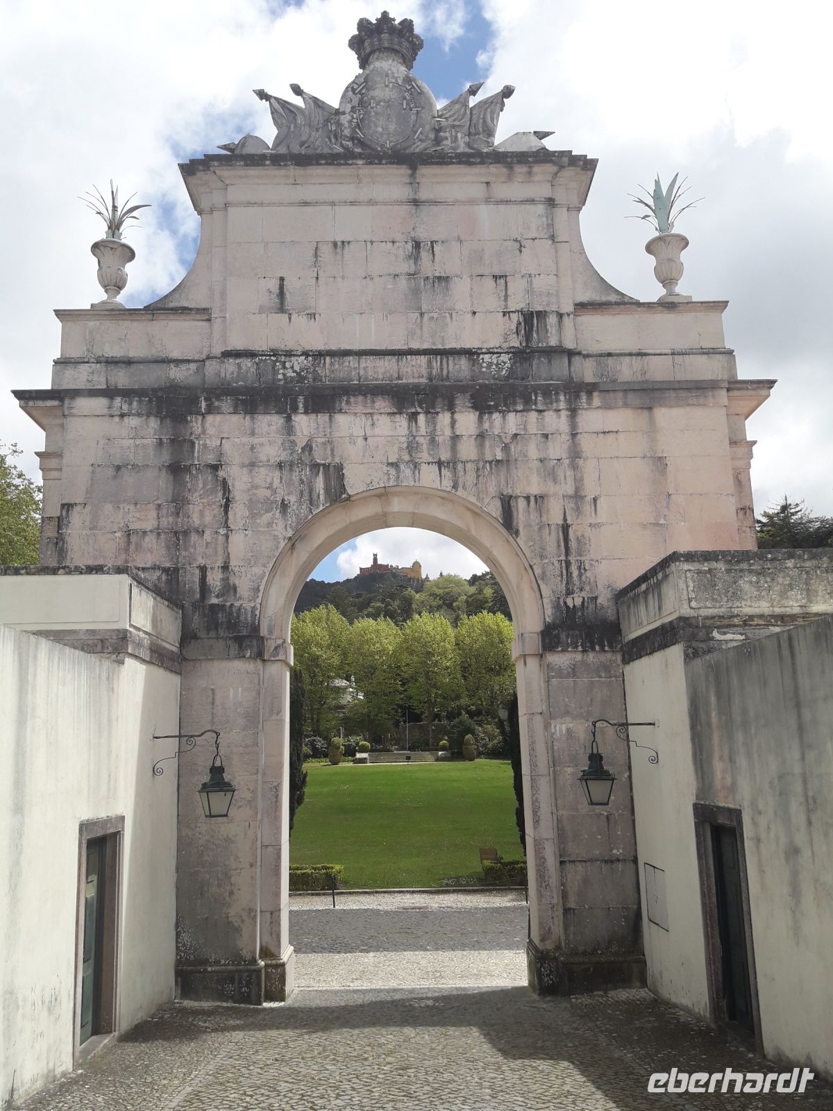 Sintra - Blick zum Penapalast vom Tivoli