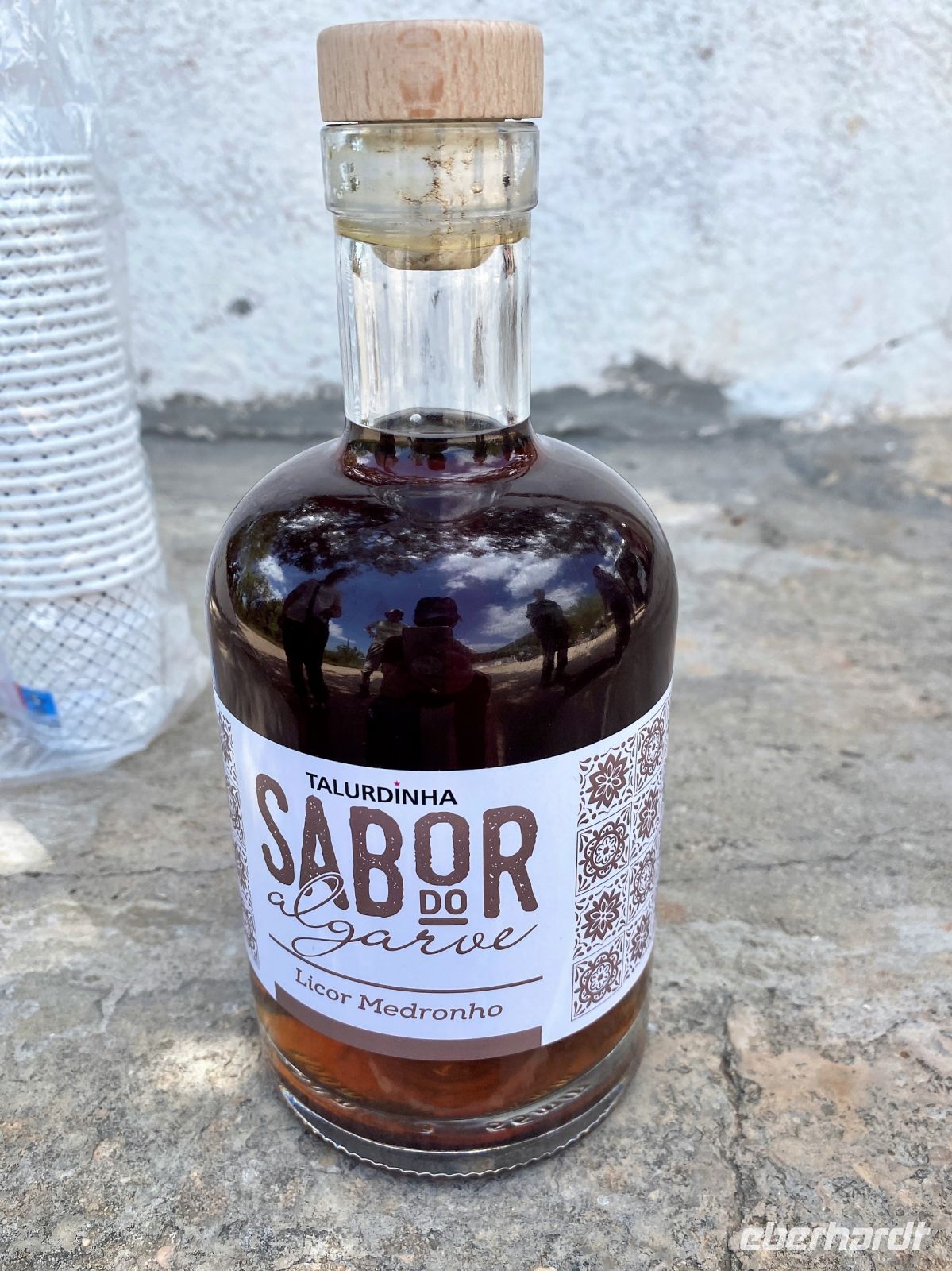 Tag 2 - Nach der Arbeit... typischer Medronho-Likör.jpg