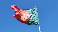 Flusskreuzfahrt Douro - Portugiesische Flagge in Lissabon