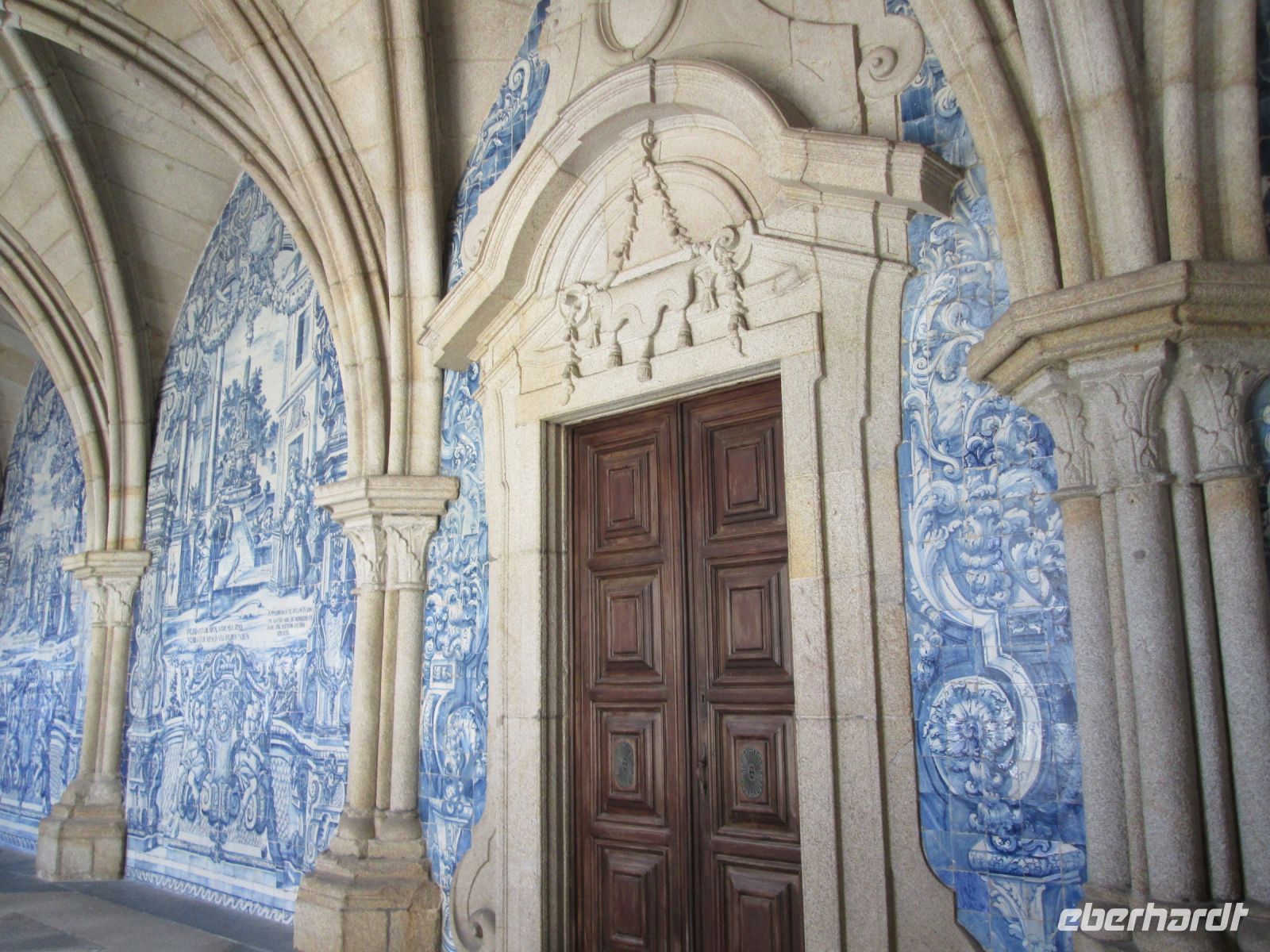 Porto: Azulejos im Innenhof der Kathedrale