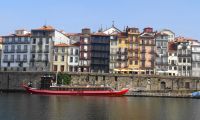 Altstadt von Porto vom Wasser
