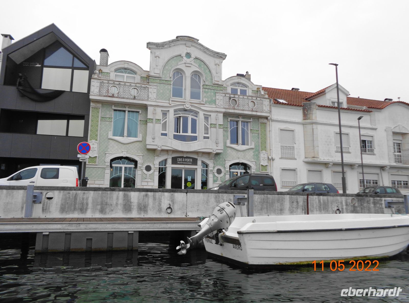 Aveiro Häuserfronten vom Kanal 