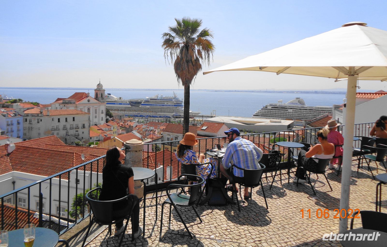 Lissabon Blick auf Kreuzfahrtschiffe