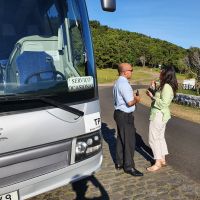 Azoren, Insel Terceira, Reiseleiterin Tania und Fahrer Jean Paul