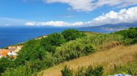 Azoren, Blick von der Insel Faial auf Sao Jorge links und Pico rechts