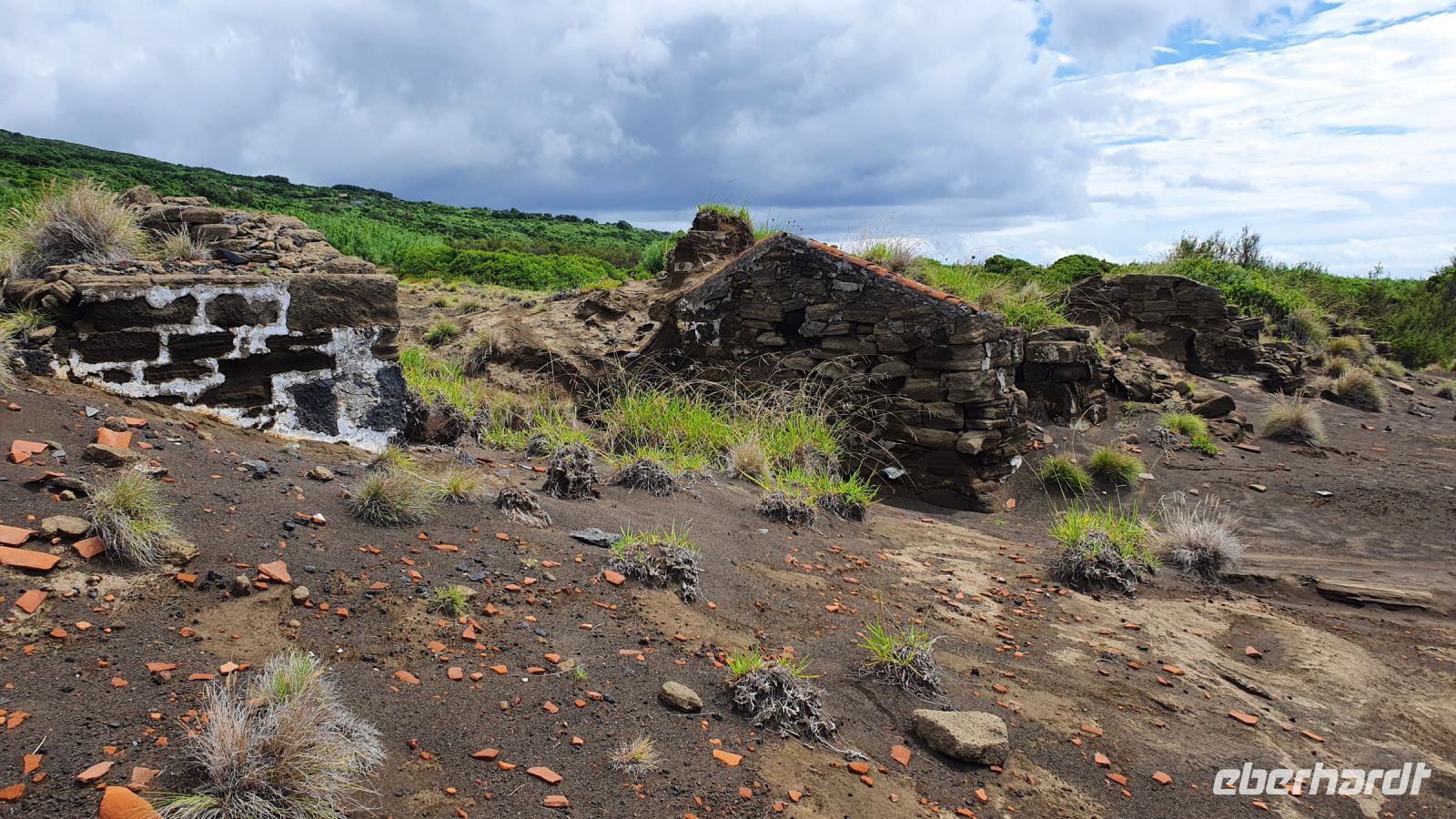 Insel Faial, Capelinhos, verschüttete Häuser vom Vulcanausbruch 1957/58