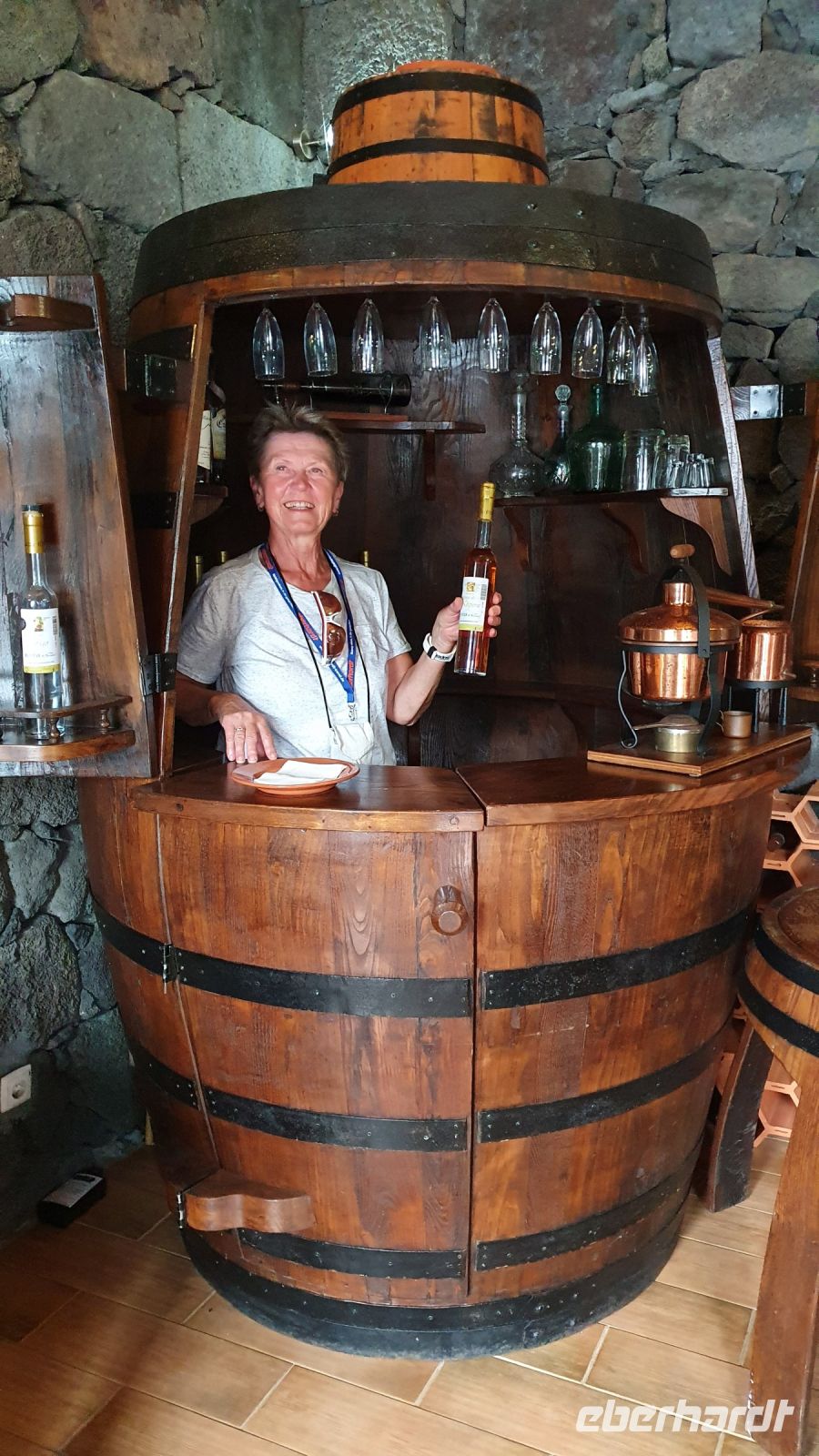 Reisebegleitung Ria im Weinfass