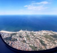 Blick auf die Küste vor Porto vom Flugzeug aus