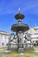 Der im 19. Jahrhundert errichtete Marmorbrunnen in Porto
